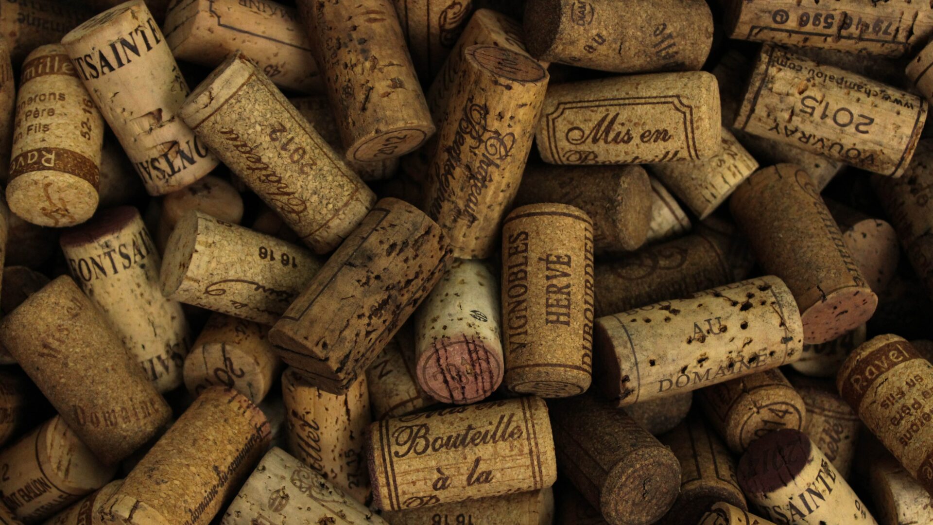 A bunch of wine corks mainly from the Bordeaux region