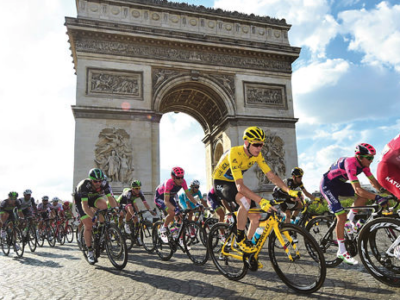 Tour de France passing the Arc de Triomphe in Paris