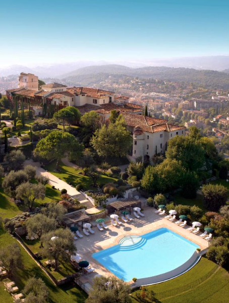 The hotel Chateau Saint Martin and Spa in the South of France seen from above with beautiful swimming pool