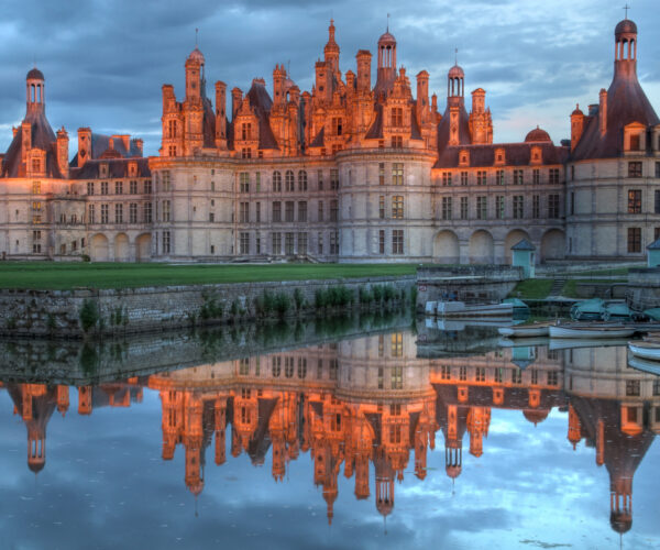 Breathtaking view of the Loire Valley in France, showcasing its iconic châteaux, vineyards, and timeless French elegance.