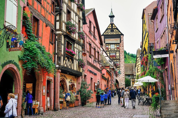 Discovering the hidden charm of Alsace through its picturesque villages and timeless atmosphere.