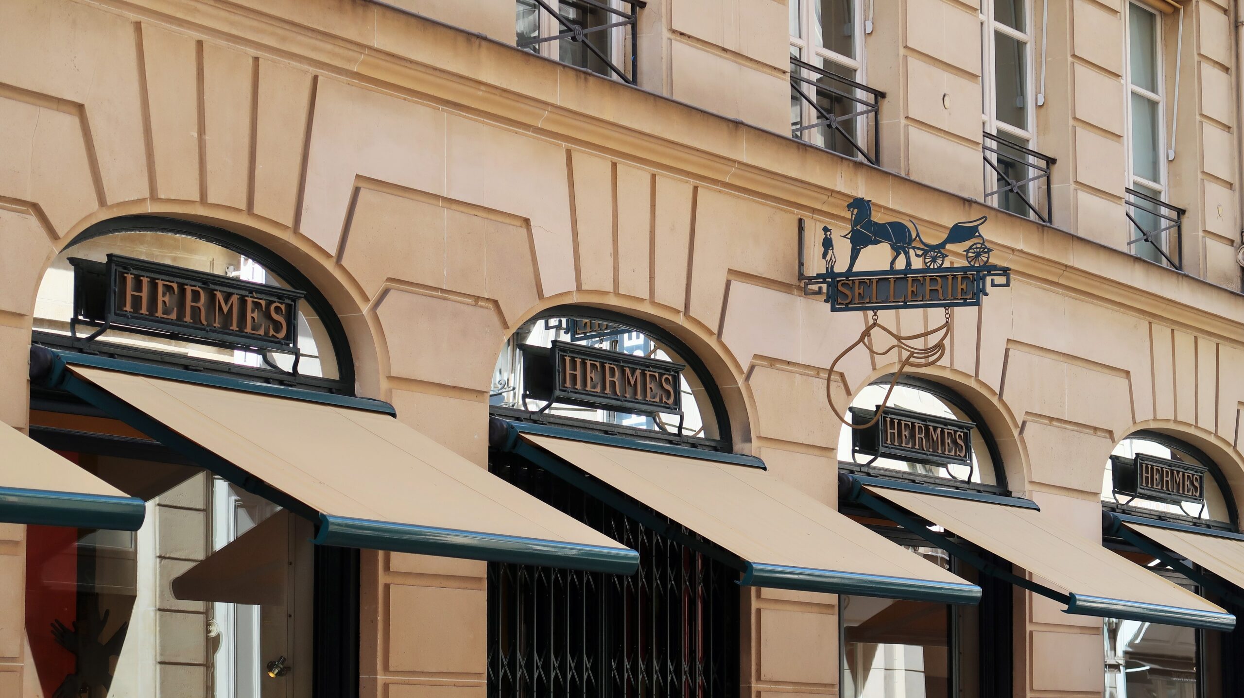 Grandeur & Couture